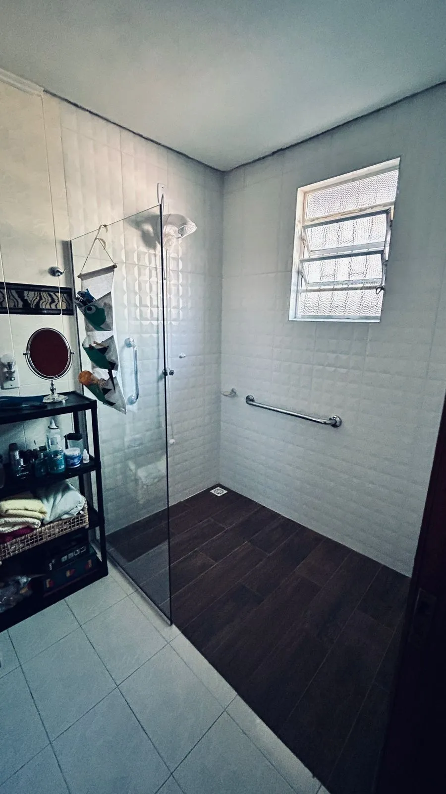 Imagem Casa com 2 dormitórios e edícula nos fundos no Bairro Nonoai