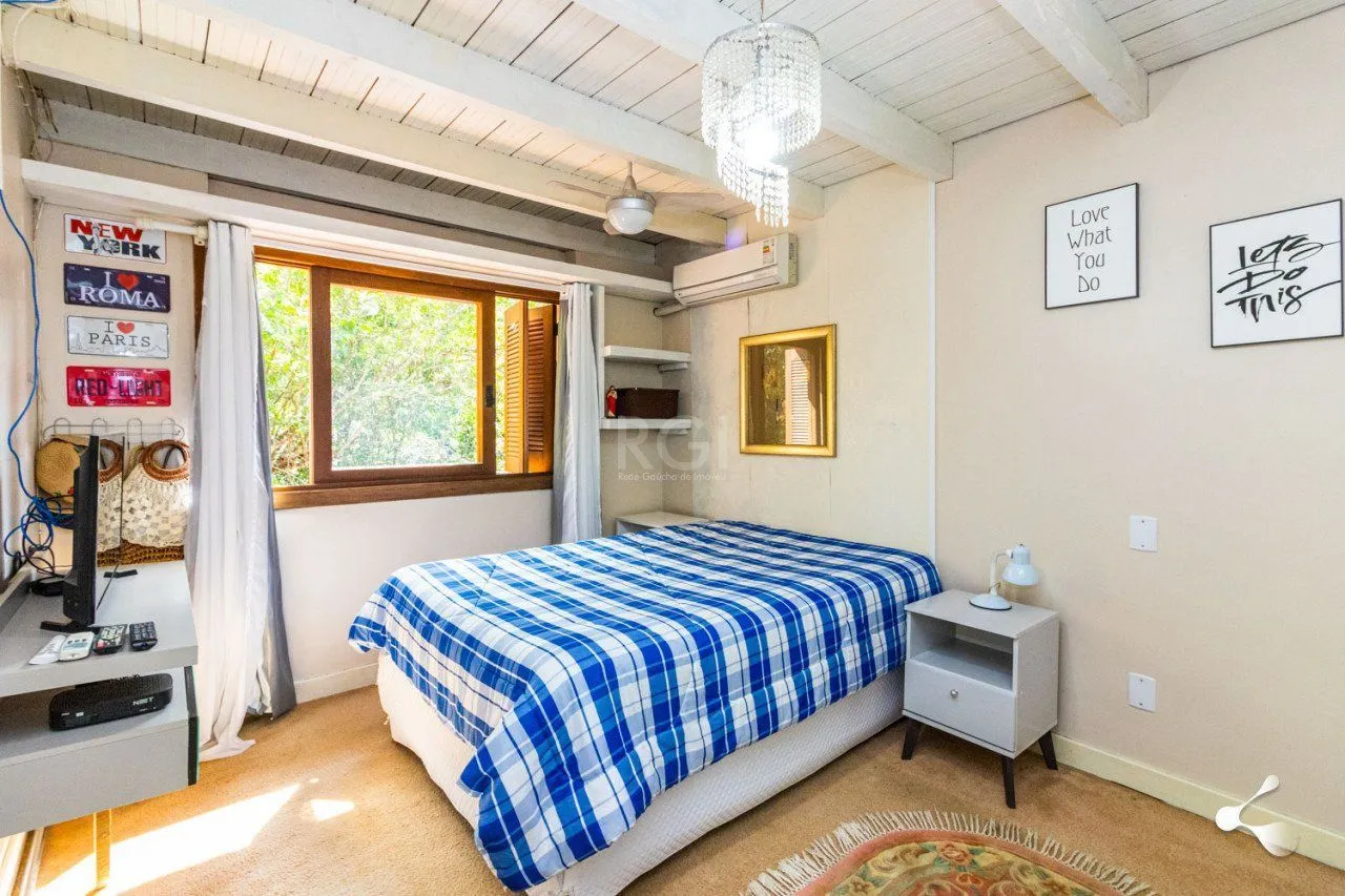 Imagem Casa Condominio para Venda - 231m², 4 dormitórios, 3 suites, 3 vagas - Ipanema