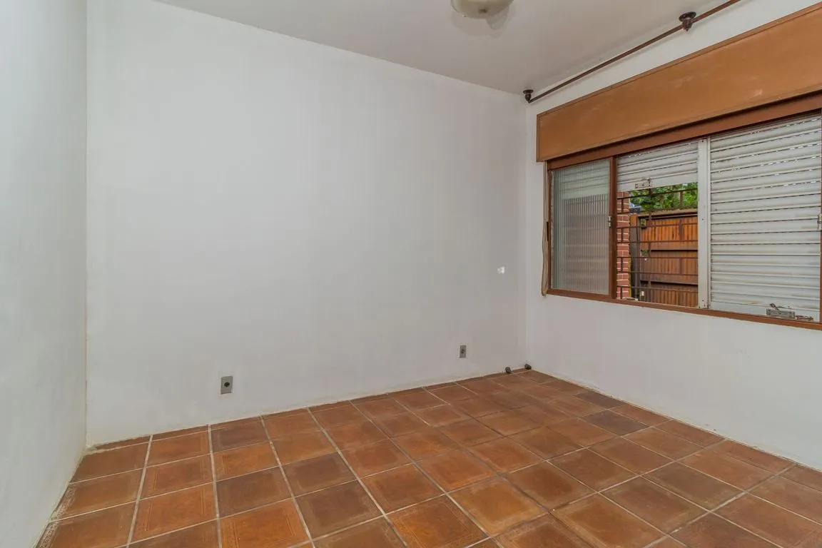 Imagem Casa de 4 dormitorios à venda Avenida Tramandaí, Ipanema - Porto Alegre