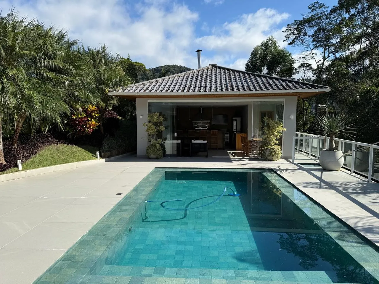 Imagem Casa em Condomínio para Venda em Petrópolis / RJ no bairro Mosela
