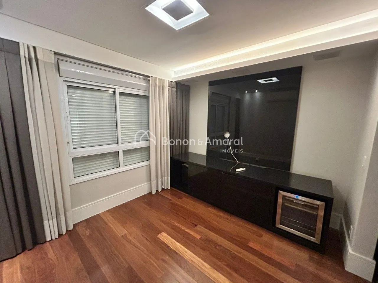 Imagem Alto Padrão no Cambuí - 2 Suítes, Varanda Gourmet, Andar Alto e Vista Privilegiada