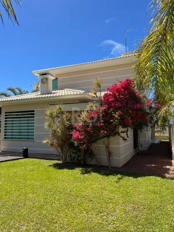 Imagem Casa para Venda - 320m², 4 dormitórios, sendo 2 suites, 3 vagas - Centro