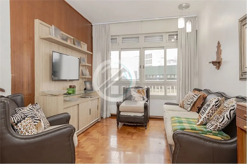 Imagem Apartamento à venda na Rua Sarmento Leite, no coração do Centro Histórico de Porto Alegre, em fr...
