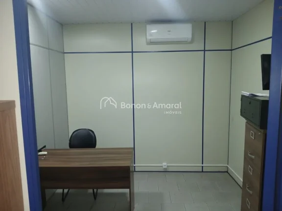 Imagem Barracão/Salão comercial mobiliado para locação em excelente localização, próximo à Av. Amor...