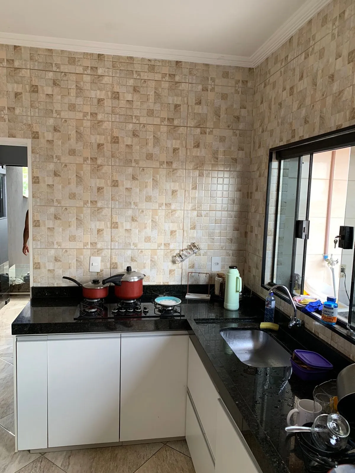 Imagem Casa com Garagem e Salão Comercial à Venda no Jardim Alpes de Sorocaba