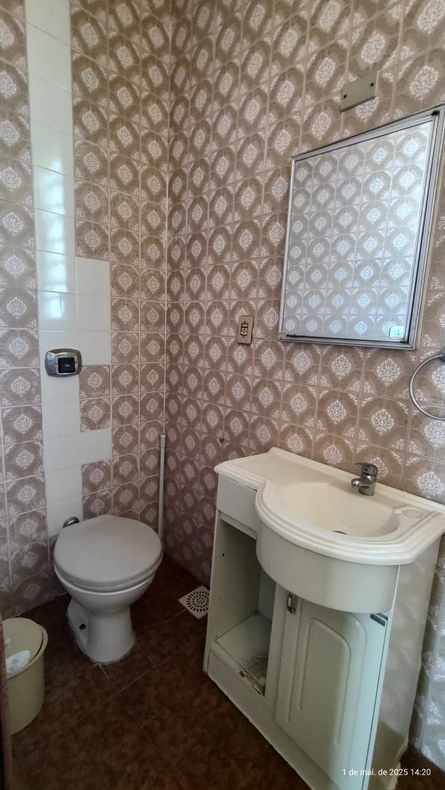 Imagem Apartamento de 4 dormitórios, 2 suítes, living amplo e arejado com sacada.