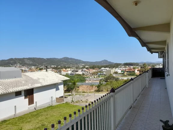 Imagem Magnífico Imóvel em Garopaba-SC: Casa e 2 Aptos, Vista para o Mar, 310m², Próx. à Praia.
