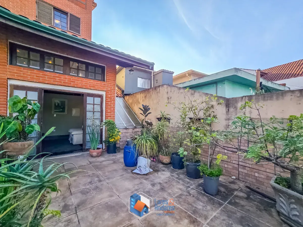 Imagem Sobrado para venda em Jardim Regina com 3 quartos, sendo 1 suíte, 224m²