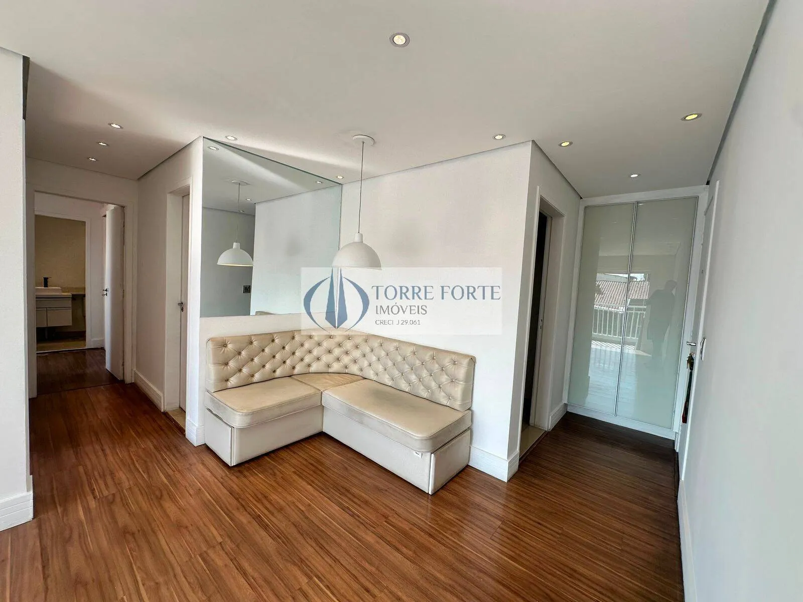 Imagem Lindo Apartamento com 2 dormitorios 2 vagas , varanda na Vila Carrão.