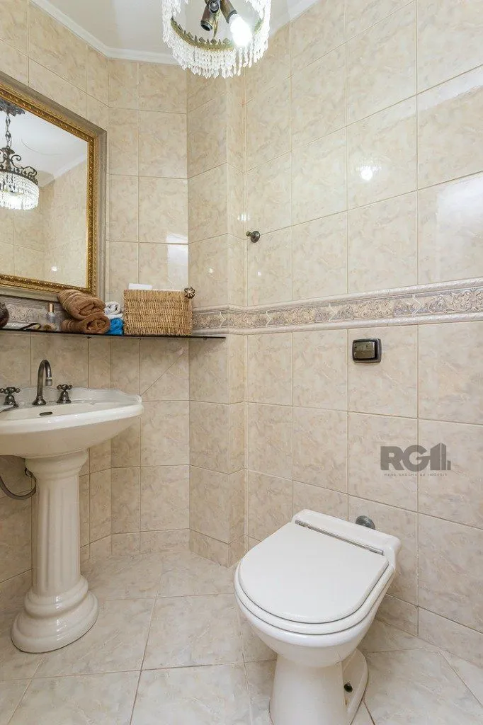 Imagem casa sobrado no Alto Petrópolis de 5 dormitórios e 3 vagas