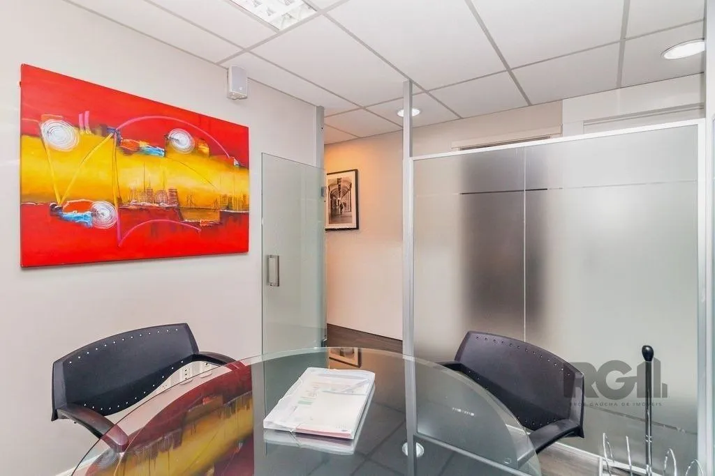 Imagem Excelente sala comercial de 140m² no centro.