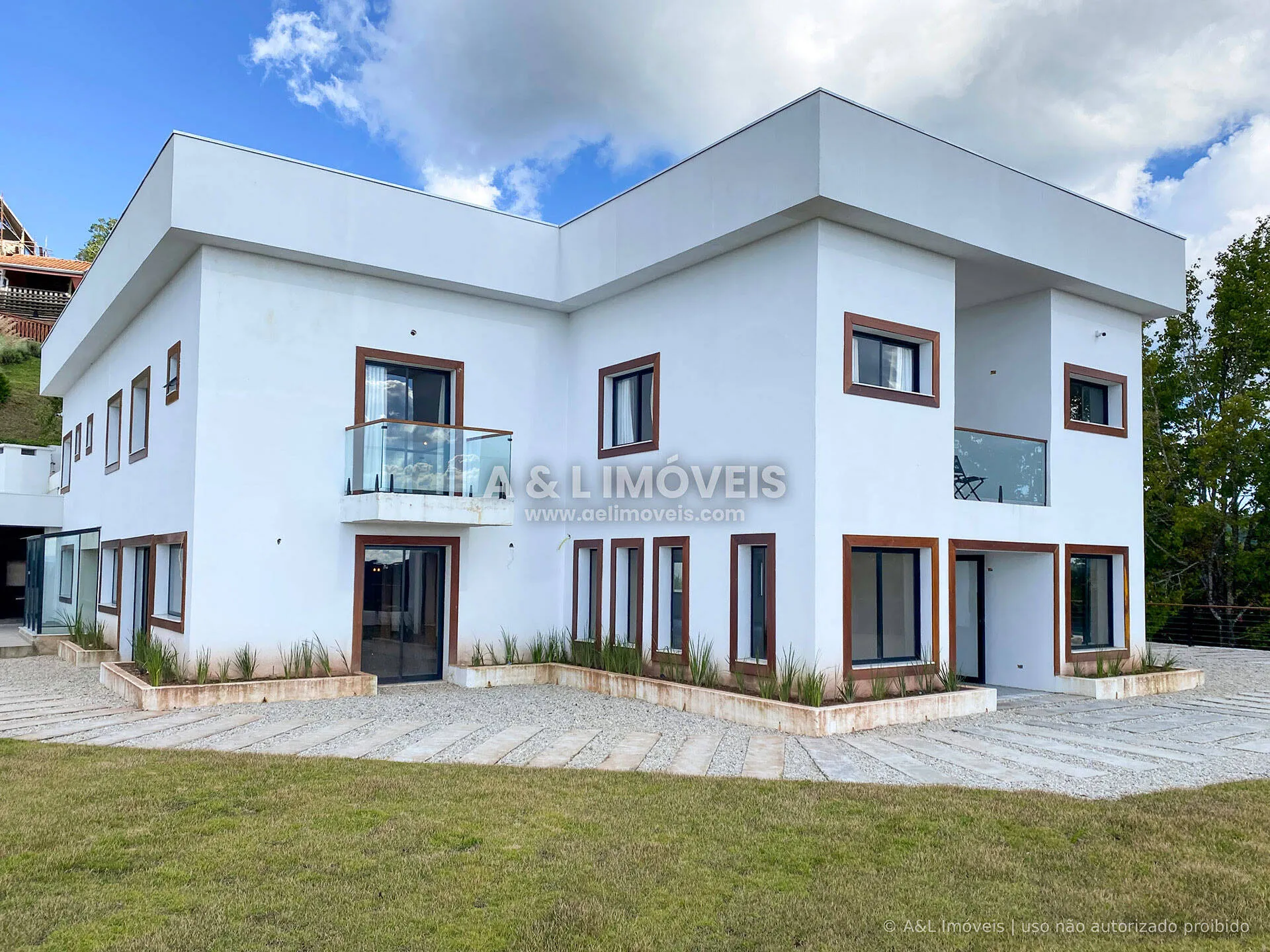 Foto do imóvel Casa à venda em Campos do Jordão com vista para montanhas e 7 suítes em JOAO DORIA