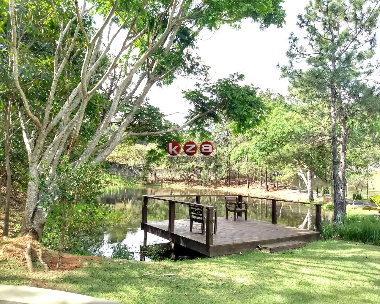 Imagem Terreno a venda em Condomínio de Luxo em Valinhos-SP, Residencial Vila Lombarda - 1.017,28m² de Área
