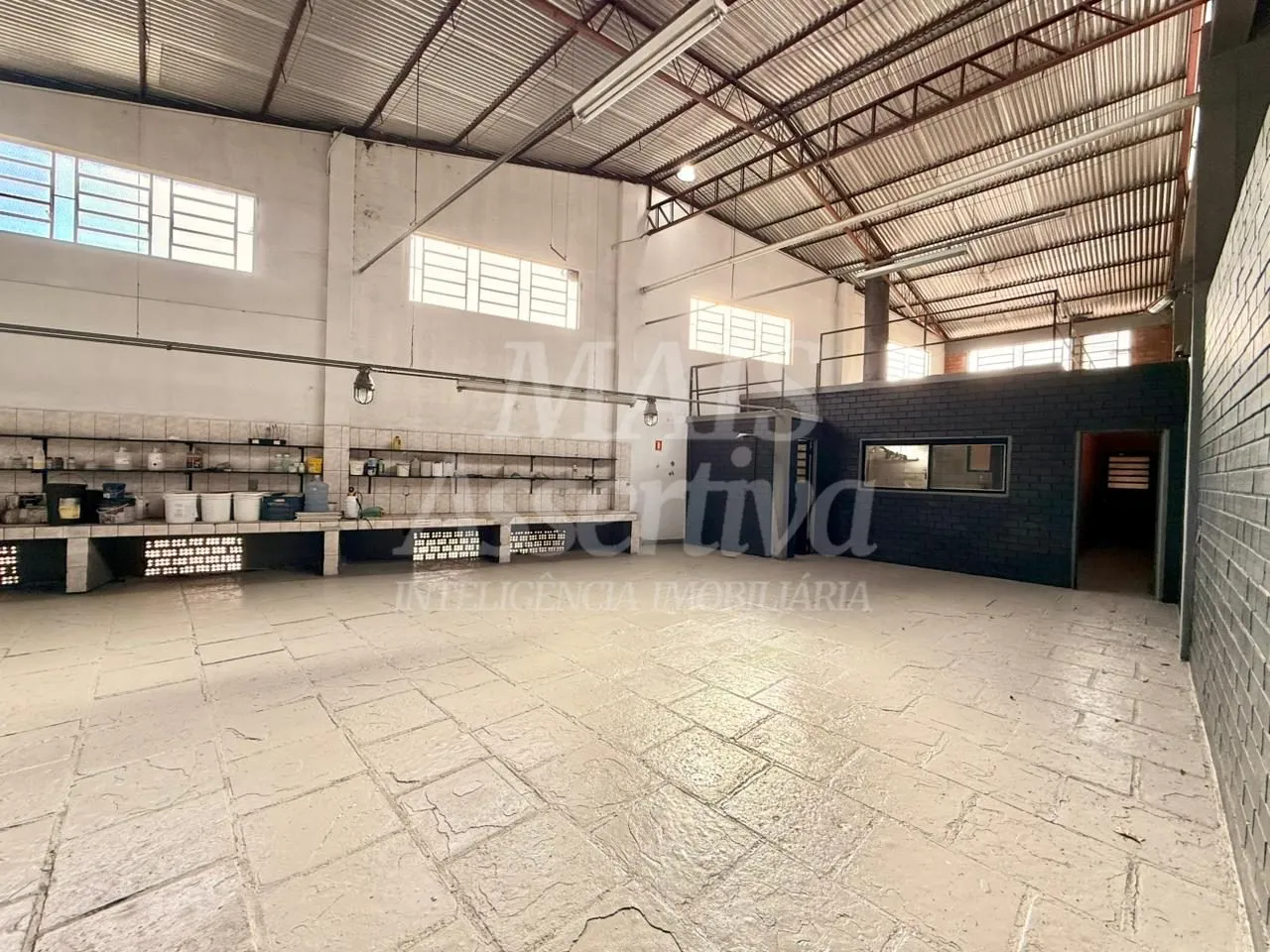 Imagem Prédio comercial pra locação de 1.440m² e terreno de 2.000m² - Novo hamburgo