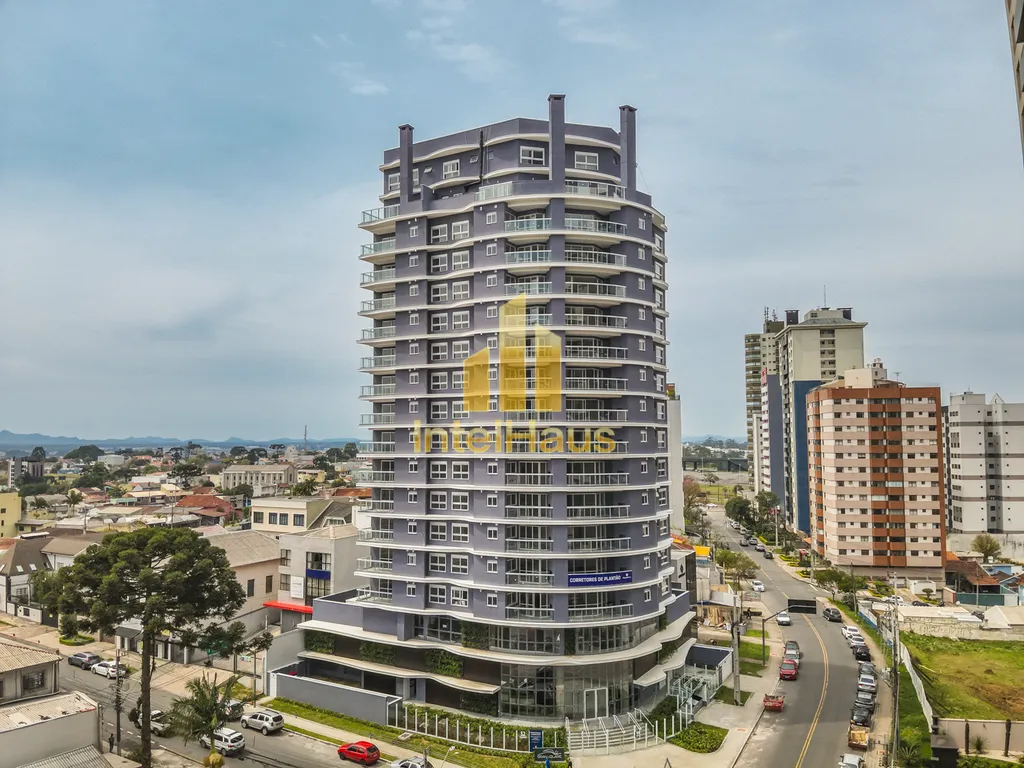 Essencial é tudo aquilo que você não vive sem. A 750 metros do jardim Botânico. Preço e disponi...