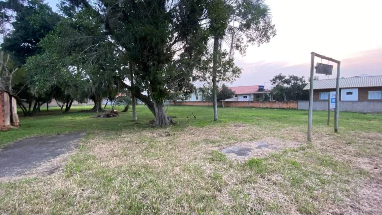 Imagem Terreno Residencial/Comercial à Venda em Araçatuba, Imbituba-SC, Próximo à Praia do Rosa!