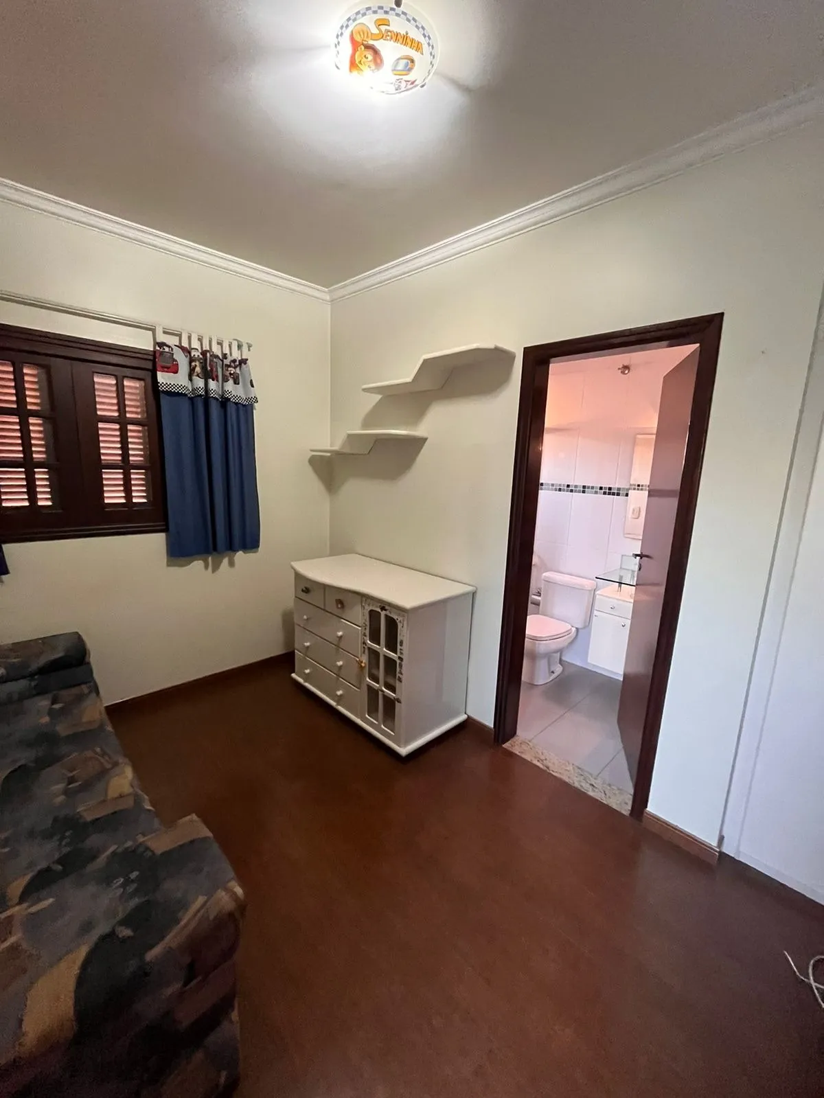 Imagem "Ampla Residência com 6 Dormitórios no Condomínio Residencial Isaura"
