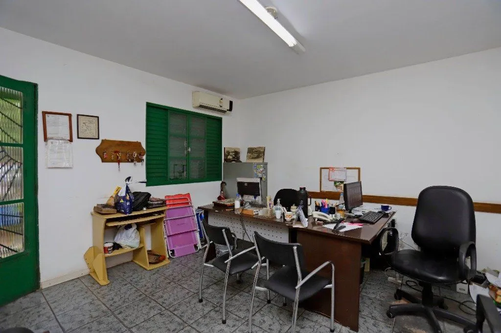 Imagem Vendo com exclusividade, 50m da PUC, terreno com 960 m2, 30,00m x 32,00m