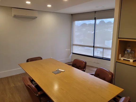 Imagem Conjunto Comercial de Alto Padrão com 3 Salas e 4 Vagas de Garagem no Jardim Caboré, São Paulo-SP