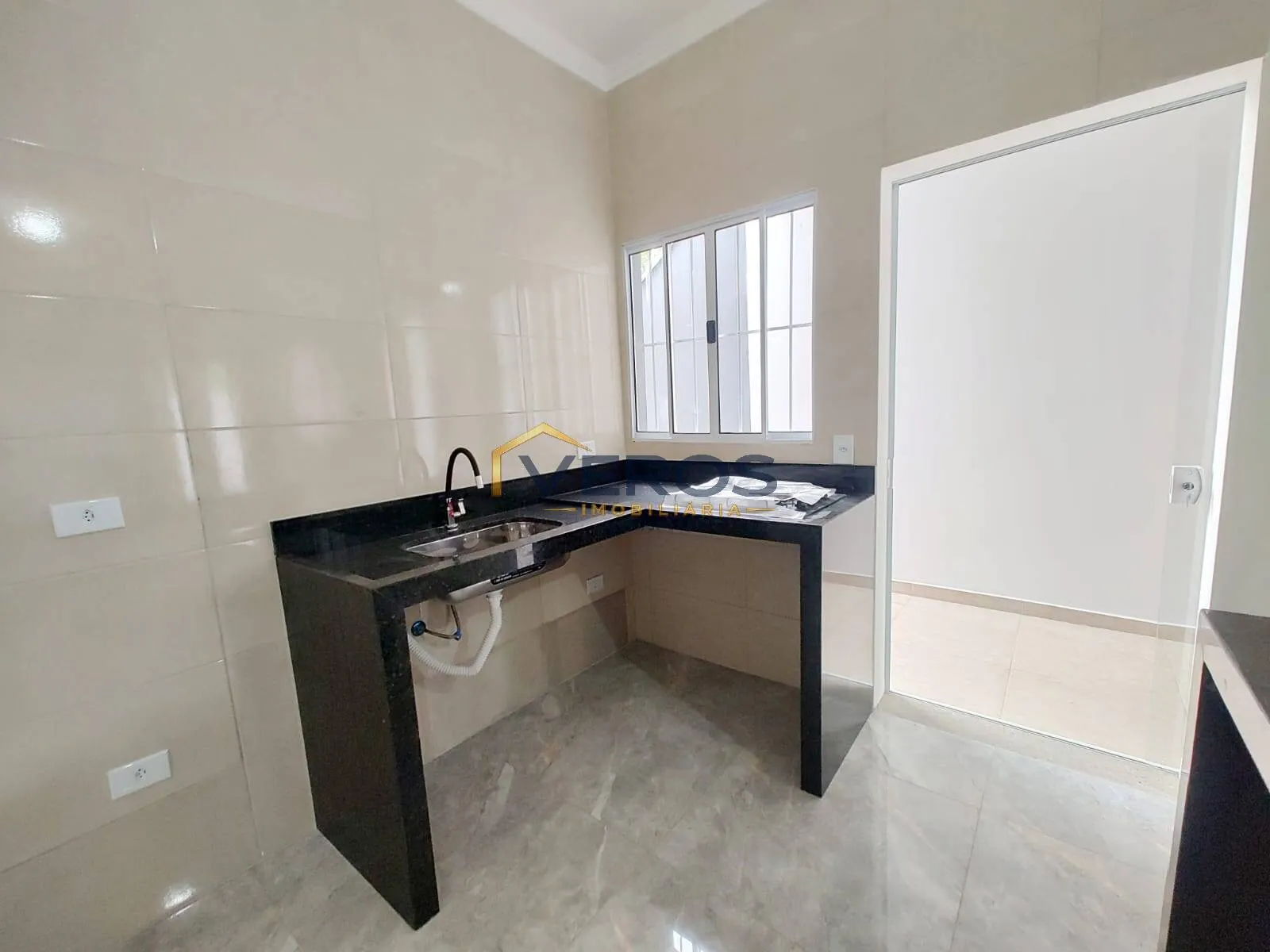 Imagem Casa nova 02 quartos venda na praia Massaguaçu em Caraguatatuba