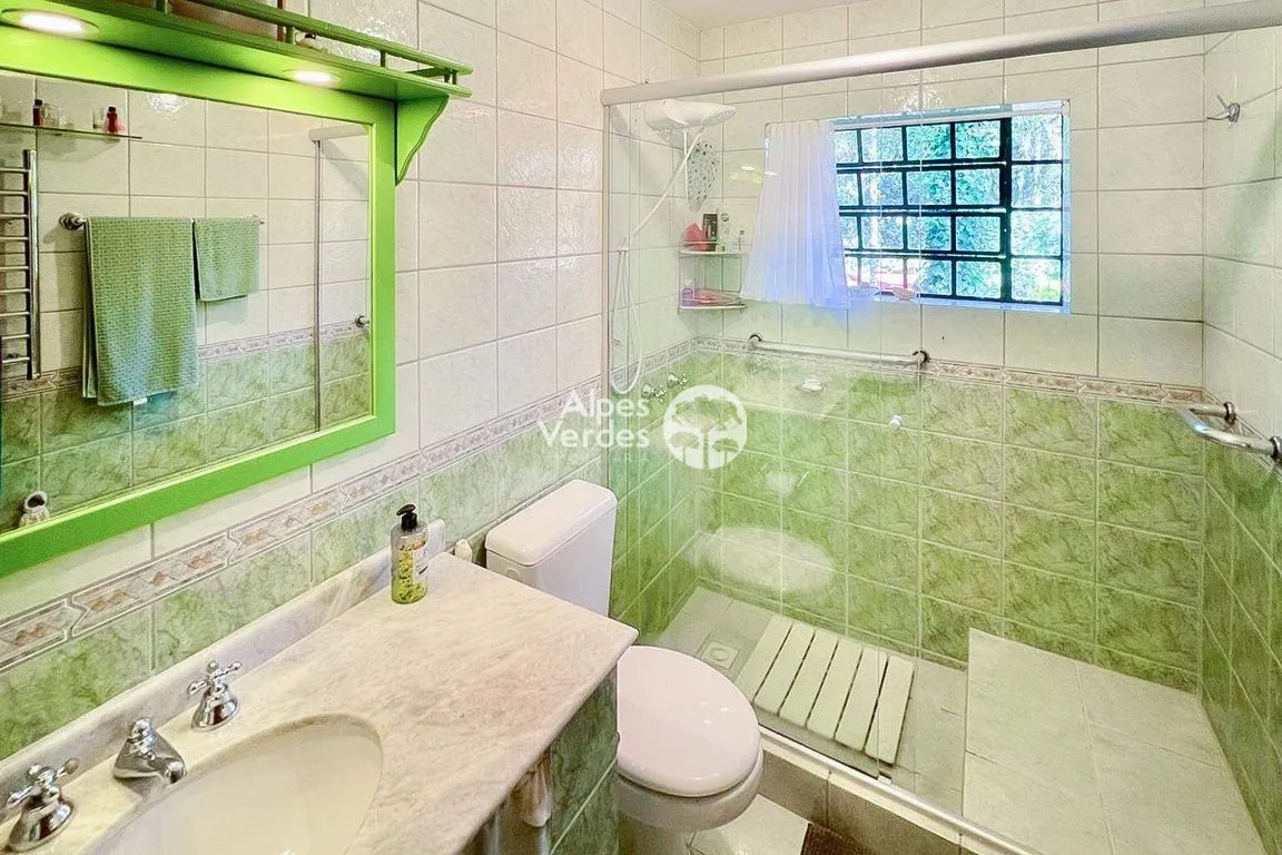 Imagem Vende-se Casa em Canela, com 05 dormitórios