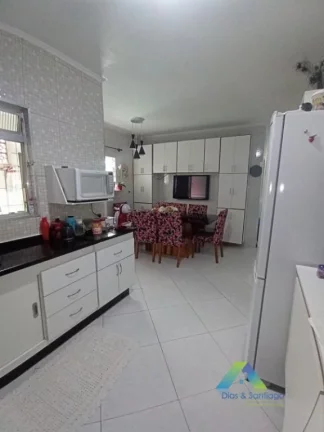 Foto do imóvel SANTO ANDRÉ Sobrado 200M², 3 dormitórios, 4 vagas com ótima localização e valor !!!