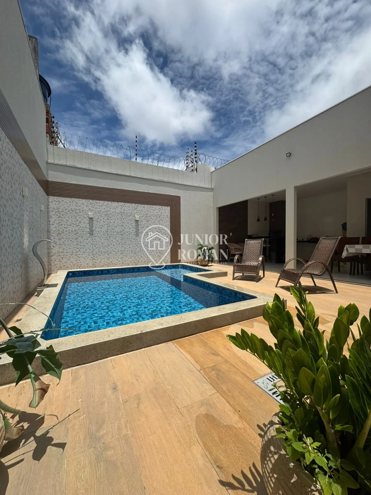 Imagem LINDA CASA 3 DORM SENDO 2 SUITES COM PISCINA E CHURRASQUEIRA - JD VITORIA - BARREIRAS/BA