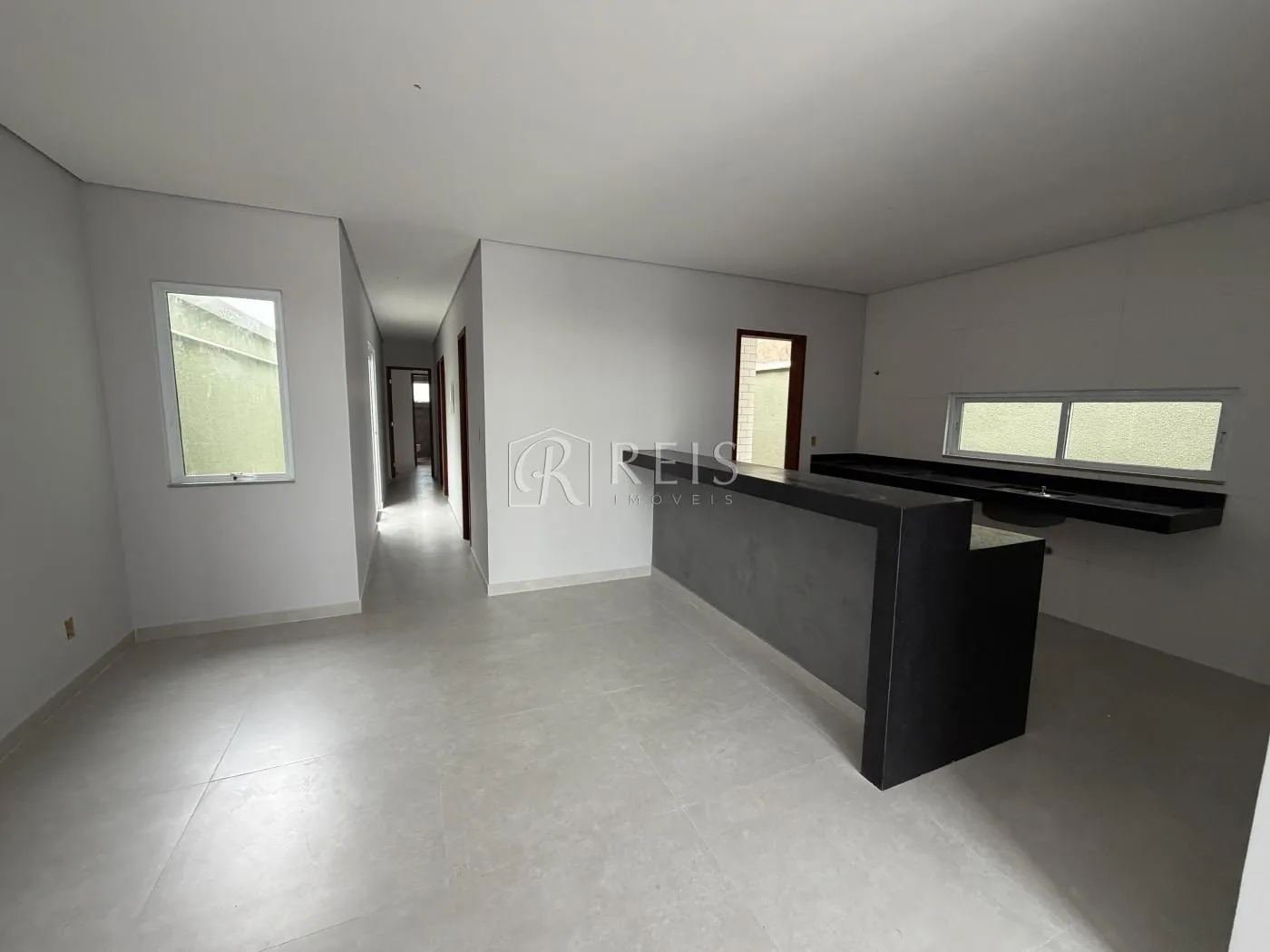 Imagem Casa para Venda em Rio das Ostras, Jardim Mariléa, 3 dormitórios, 1 suíte, 2 banheiros, 2 vagas