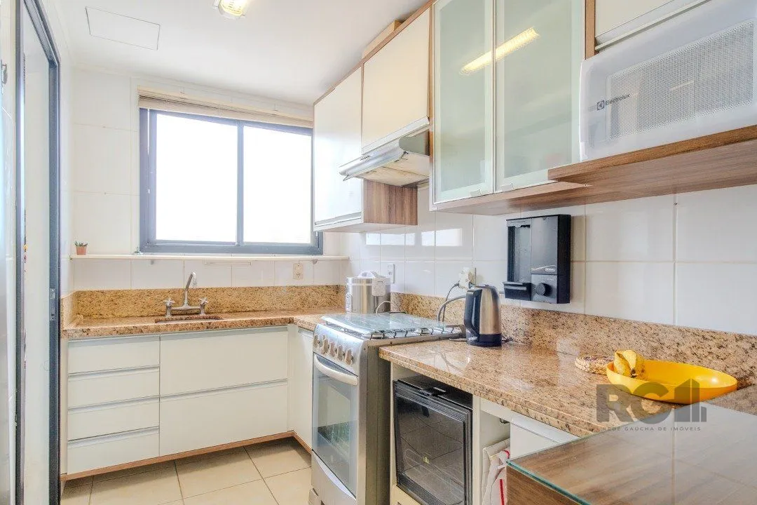 Imagem Cobertura Horizontal, 3 quartos, 1 suite, piscina, condominio com infra, 2 vagas - Bairro Tristeza