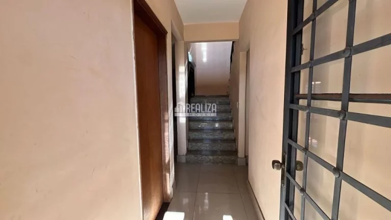 Imagem Casa à venda e locação no bairro São Sebastião, Uberaba - 3 dormitórios e quintal