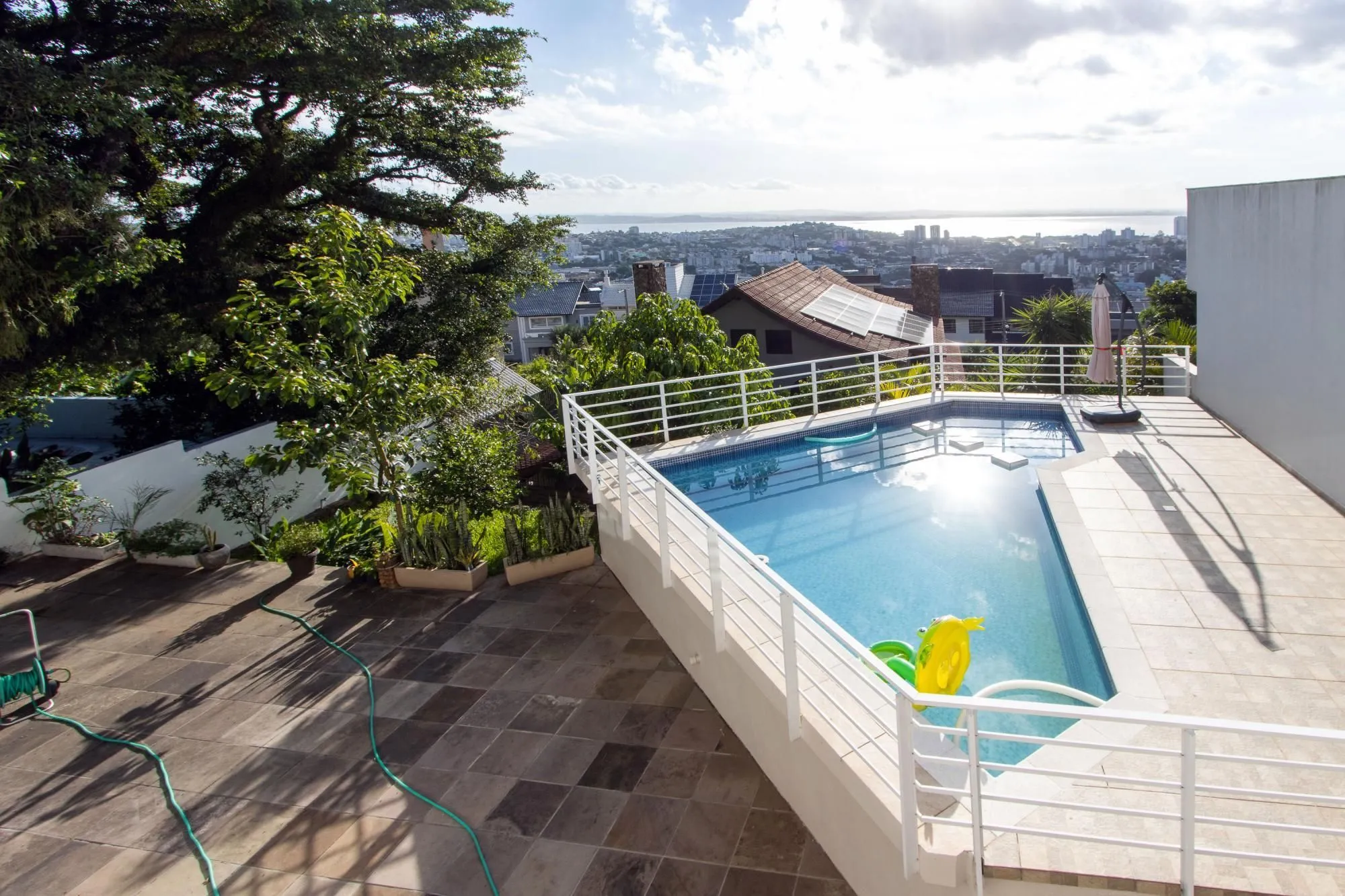 Imagem Casa 4 dormitórios com elevador