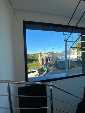 Imagem ESTILO EM ALTO PADRÃO!!! Casa térrea com 2 dormitórios, condomínio fechado