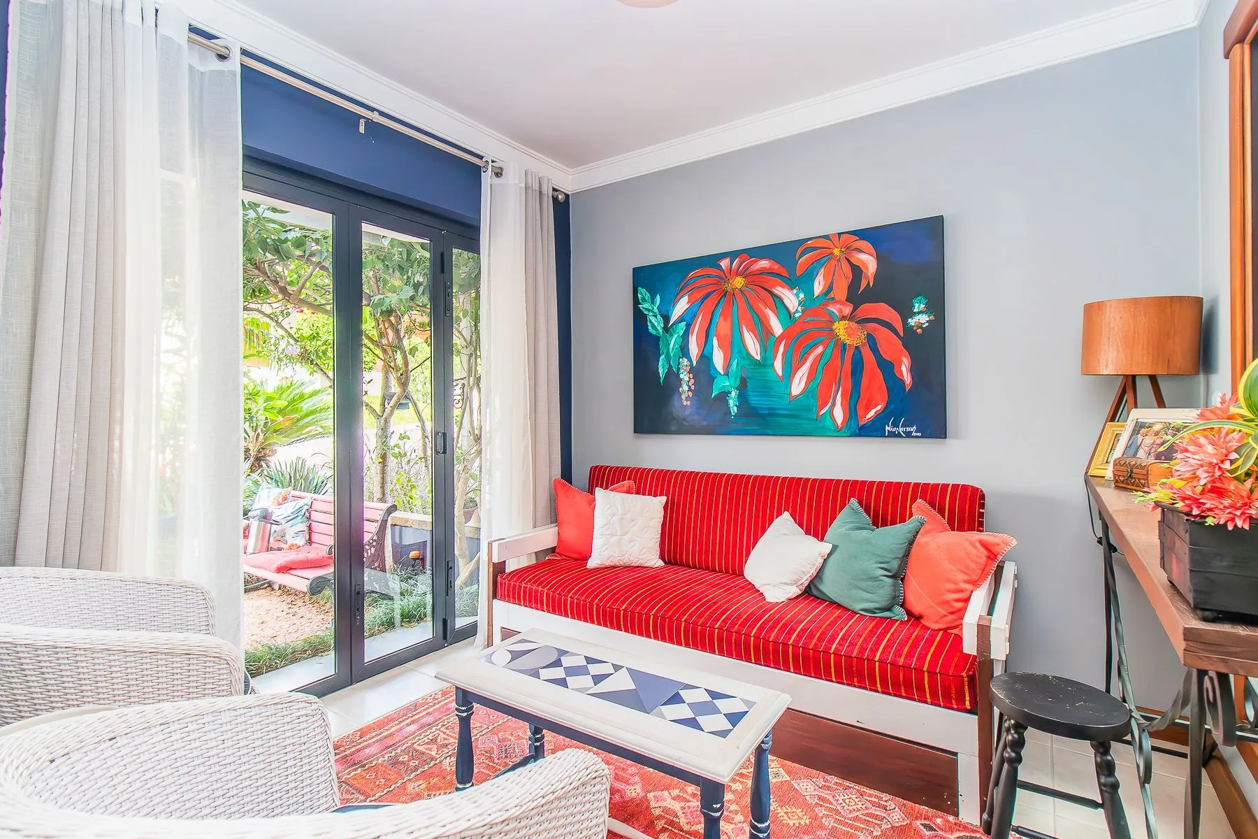 Imagem CASA DE 4 DORMITÓRIOS EM CONDOMÍNIO - 320 m² - 4 VAGAS DE GARAGEM