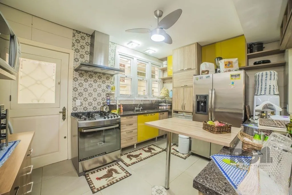 Imagem Casa de 4 dormitórios no bairro Glória