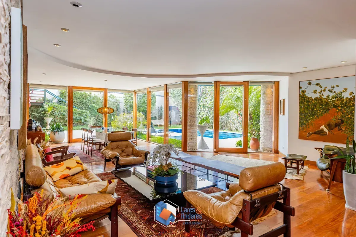 Imagem Sobrado para venda em Jardim Luzitânia com 4 quartos, sendo 3 suítes, 546m²