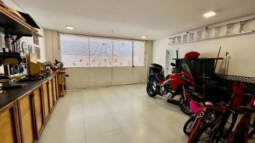 Imagem Casa de Alto Padrão no Condomínio Santa Maria ? 4 Quartos, 2 Suítes, Piscina Aquecida e Área Gourmet