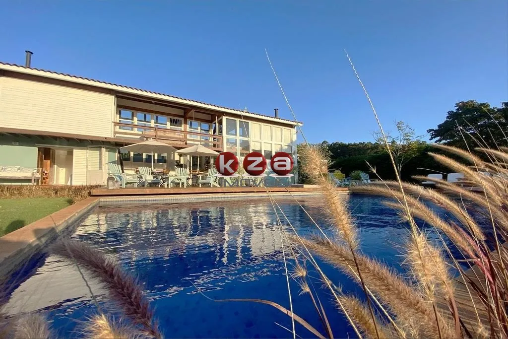 Imagem Luxuosa mansão de 4 quartos e 2 suítes com 24 vagas de garagem no Parque São Jorge, Avaré-SP: 800m² de pura elegância!