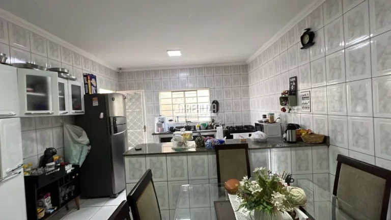 Imagem Casa à venda no Jardim Maracanã, Uberaba - 3 dormitórios, suíte, 2 garagens