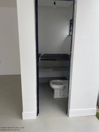 Imagem Venda de Casa em Condomínio de Luxo em Buraquinho, Lauro de Freitas-BA: 4 quartos, 4 suítes, 2 salas, 1 banheiro, 2 vagas, 295m².