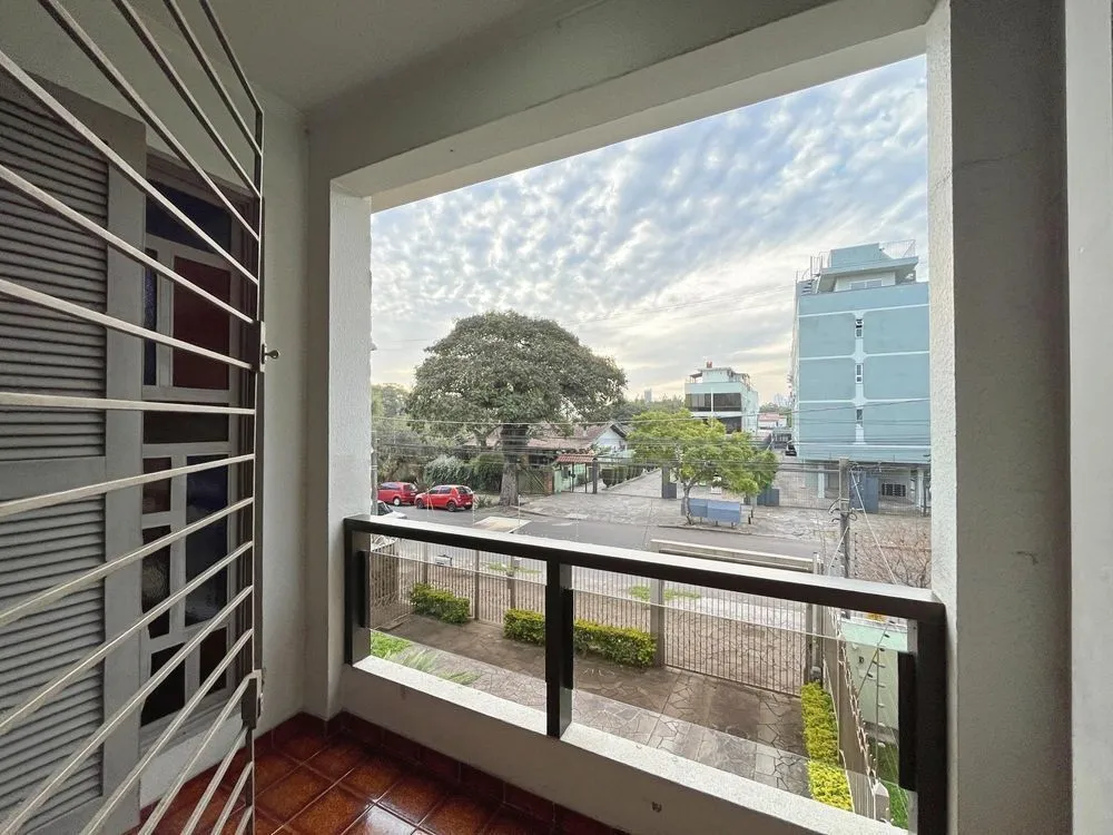 Imagem Casa ampla com piscina, adega, quiosque com churrasqueira e casa nos fundos (edícula).