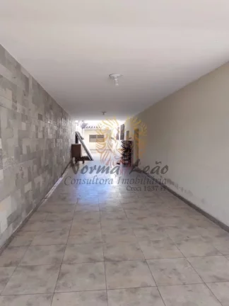 Imagem Casa à Venda na Atalaia: 4 Quartos, 3 Suítes, 2 Salas, 6 Banheiros, 3 Vagas de Garagem. Próximo a Orla da Atalaia.
