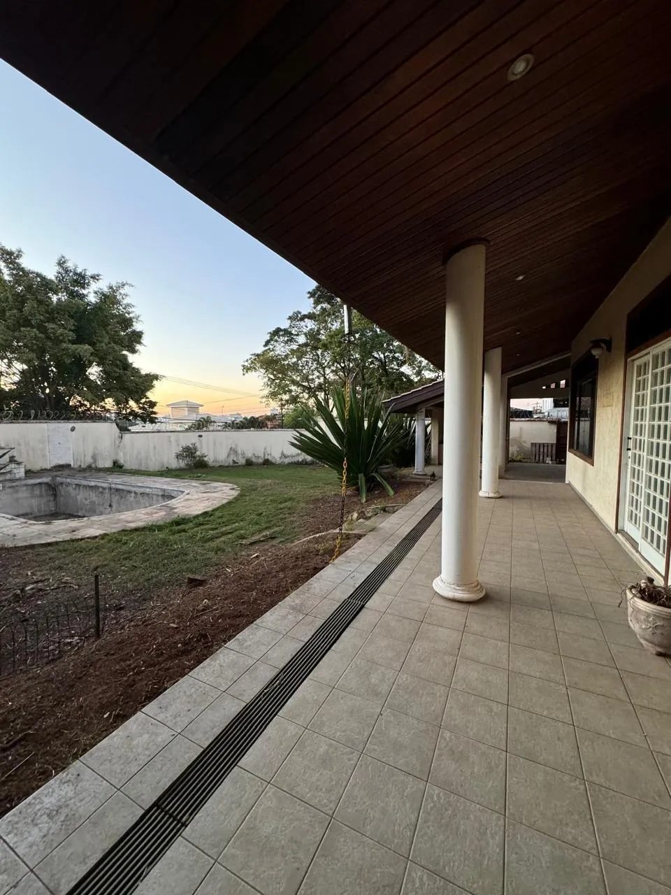 Imagem Casa Comercial para Locação no Jardim América, Sorocaba-SP: 7 Salas, 4 Banheiros, 491m² de Área