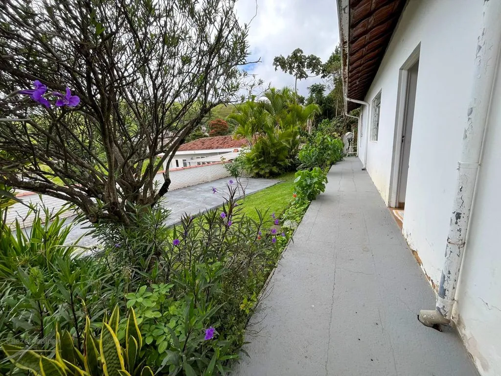 Imagem Casa com quintal a venda no bairro São Geraldo em Poços de Caldas - mg