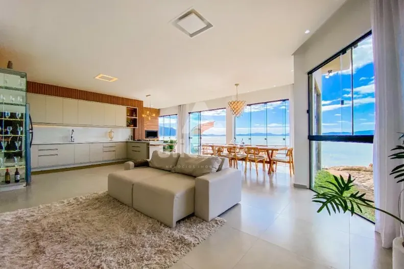 Imagem Casa à venda com 5 quartos 1 suíte, 490m² em São Miguel (Guaporanga) Biguaçu