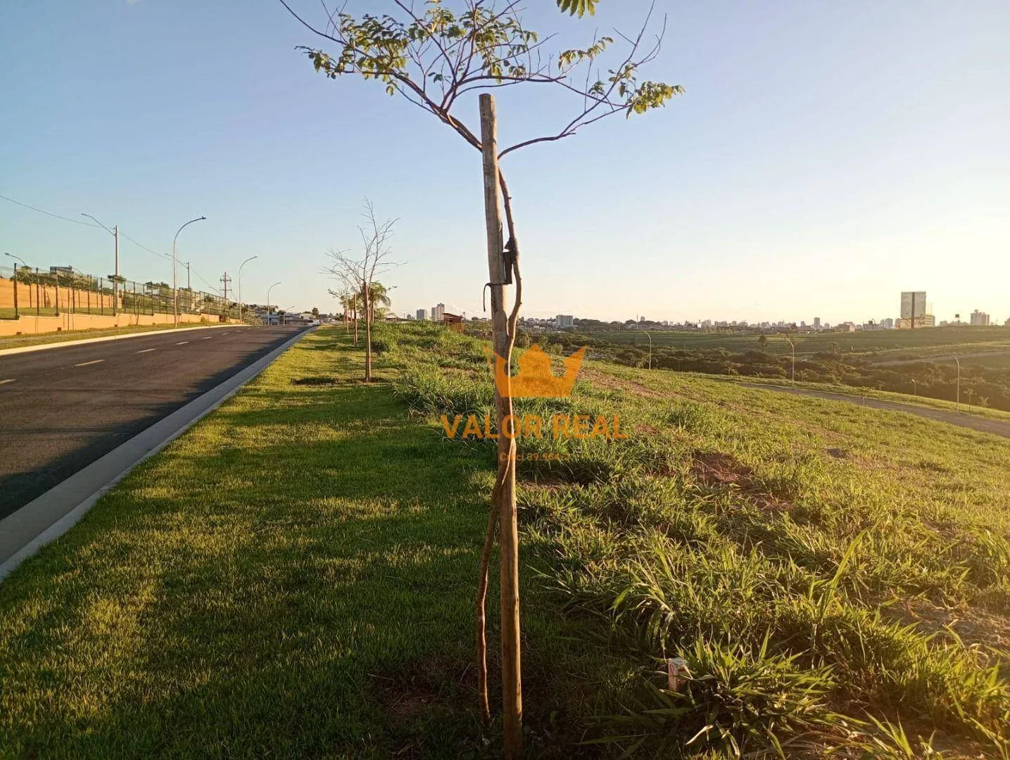 Imagem Terreno Exclusivo no Alphaville Dom Pedro Zero, 412 m2, R$ 990 mio