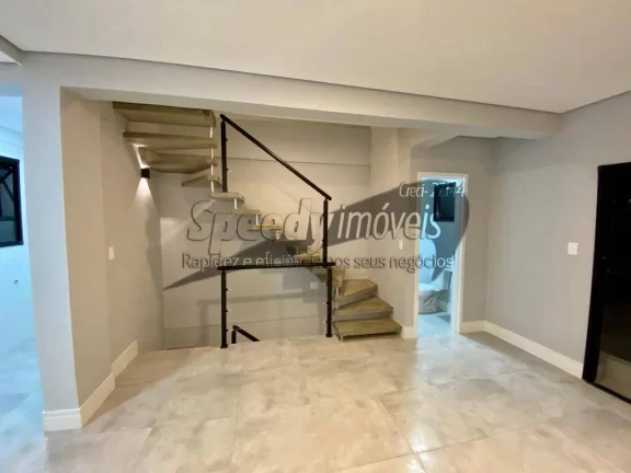 Imagem Casa á venda em Santos, com piscina e churrasqueira,