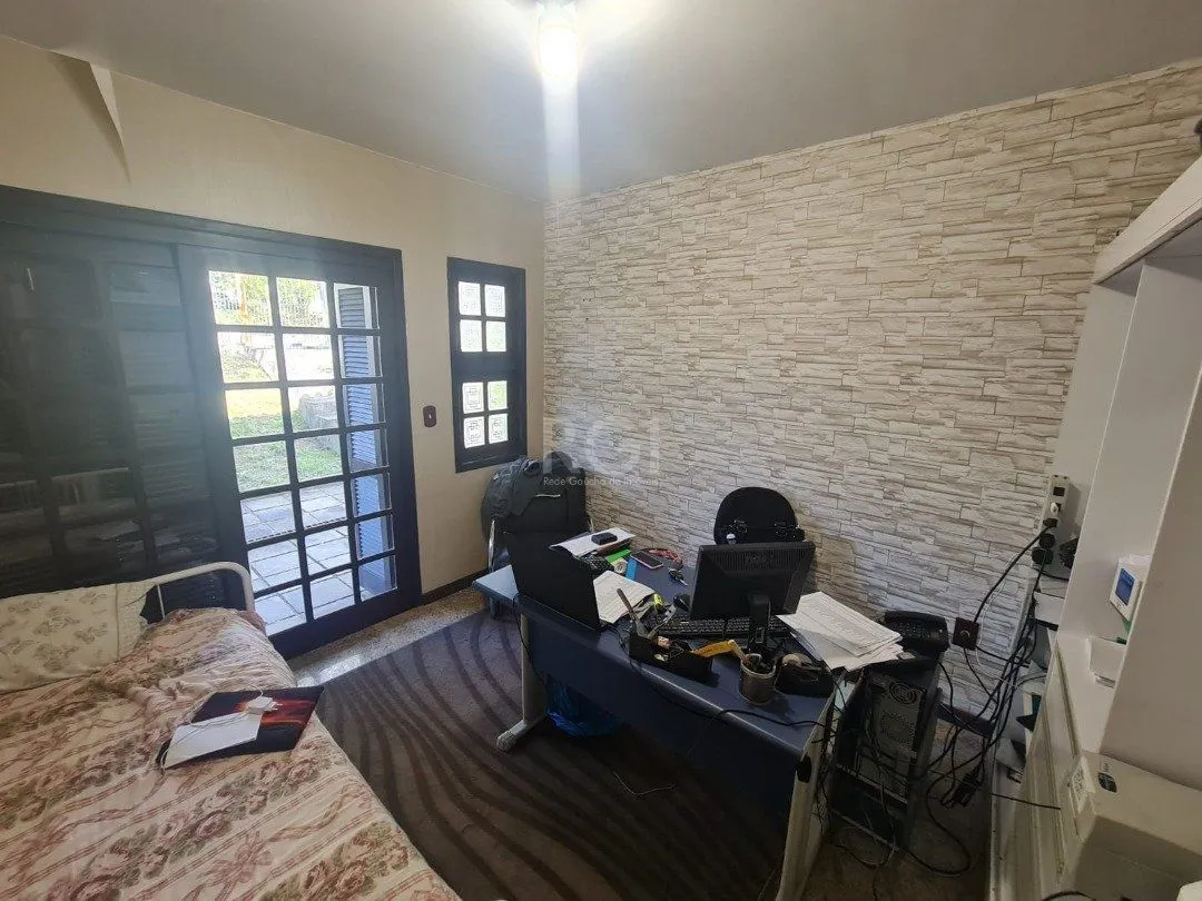 Imagem Casa para Venda - 464m², 5 dormitórios, sendo 4 suites, 4 vagas - Nonoai