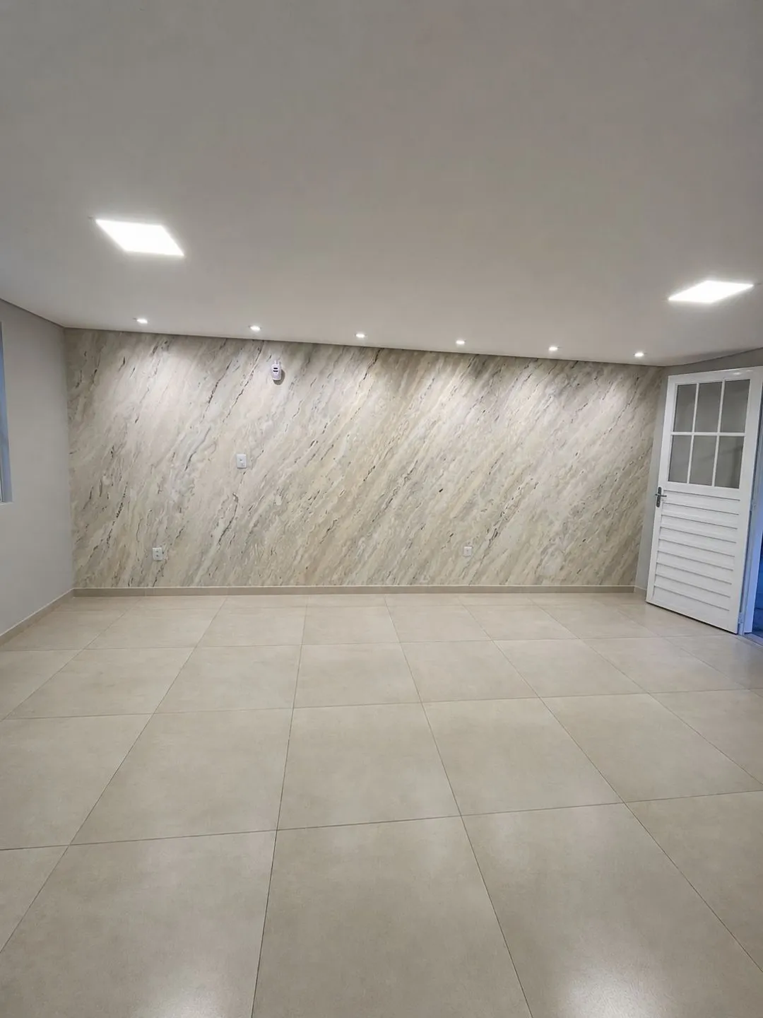 Imagem Casa totalmente reformada na Rua dos Açores em Viamão!