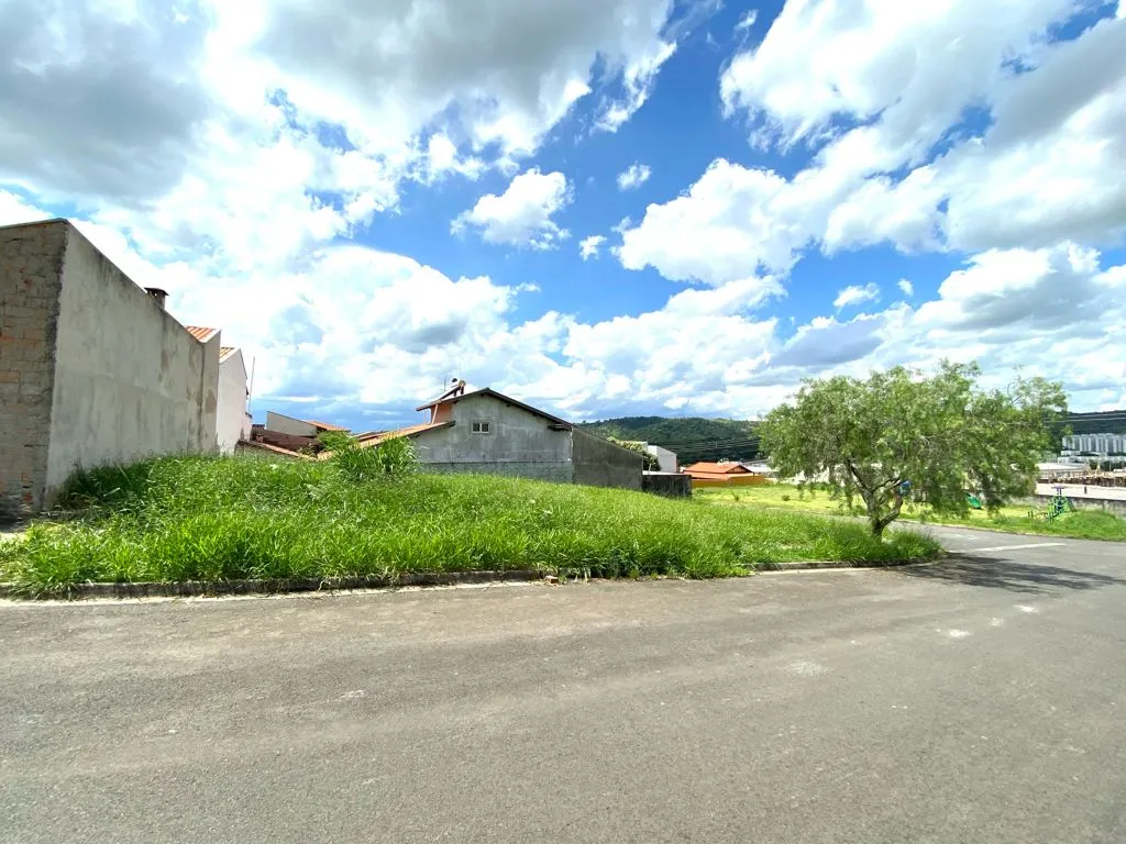 Imagem Oportunidade única: Terreno comercial de 300m² à venda em Valinhos-SP, Loteamento Nova Espírito Santo.