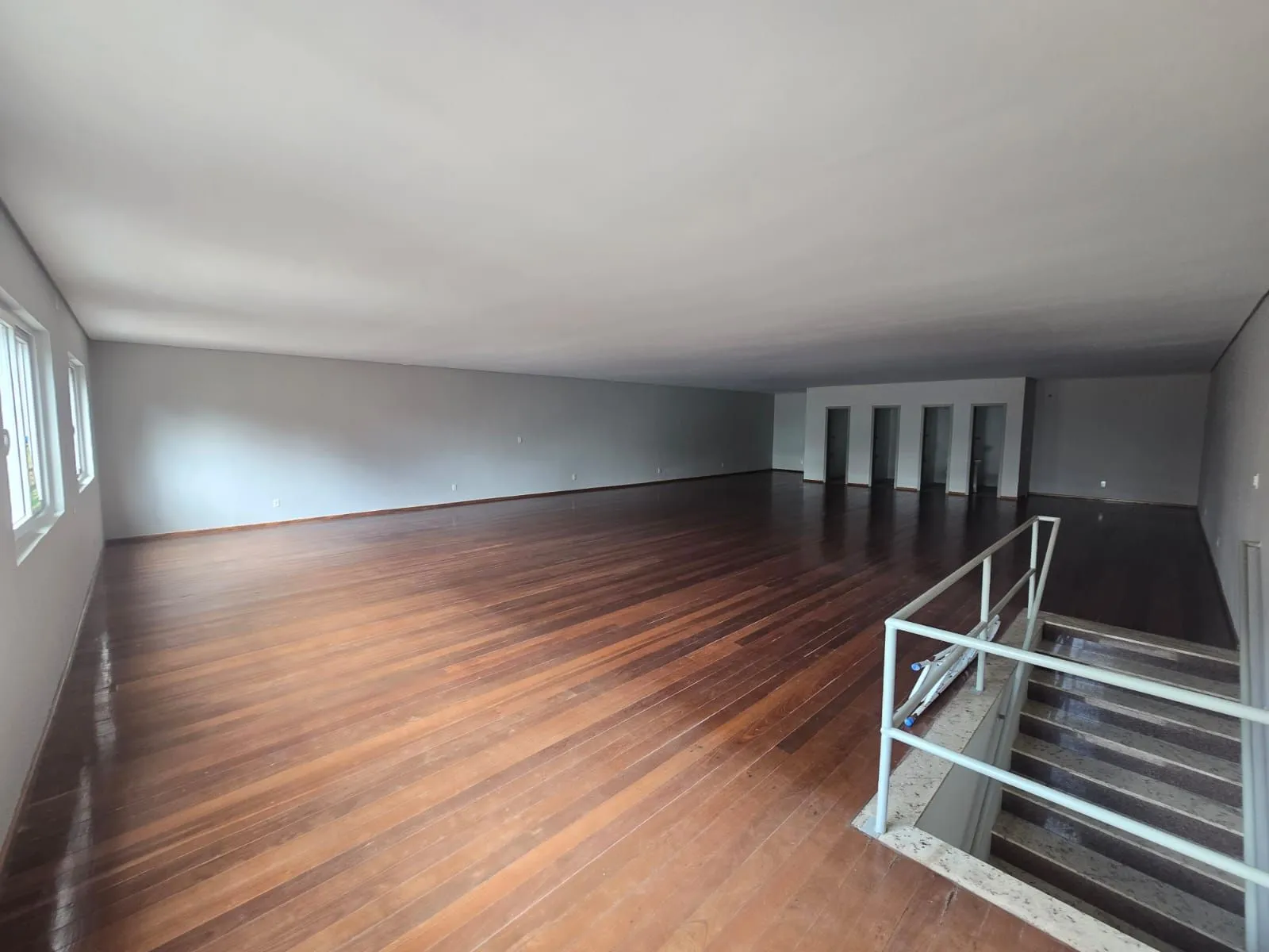 Imagem Sala comercial à venda em Caxias do Sul, São Pelegrino, 196.58m2